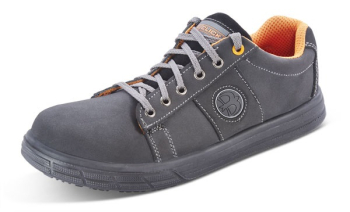 CF1813   BLACK SNEAKER TRAINER SIZE 13 CF1813   BLACK SNEAKER TRAINER SIZE 13